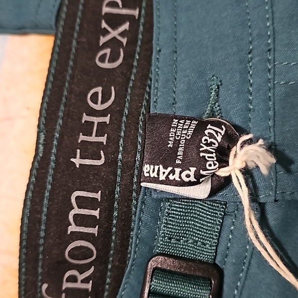Prana Convertible Hiking Cargo Pants Size Medium NWT - Picture 4 of 8